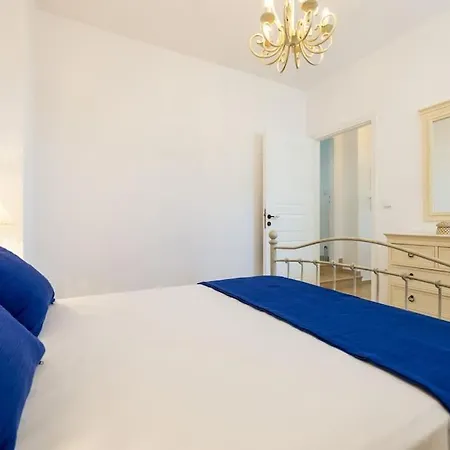 Constamar Villa *