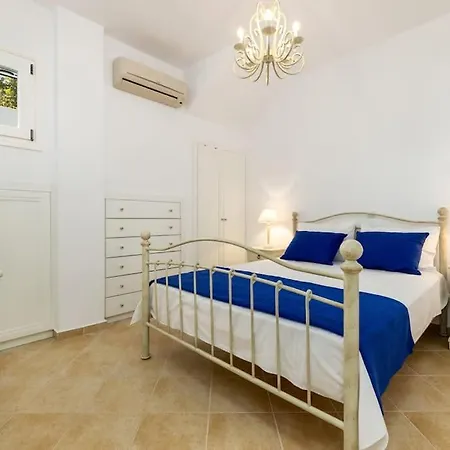 Constamar Villa *